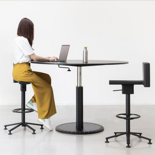 Magis 360° adjustable table in height diam. 140 cm. Buy now on Shopdecor